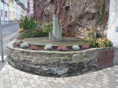 Antoniusbrunnen alt